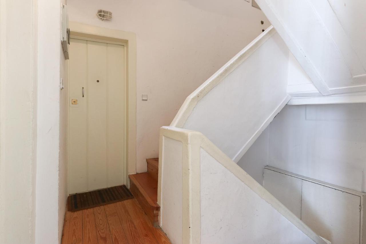 Charming And Stylish Downtown Apt In XIX Century Building Lisboa Kültér fotó